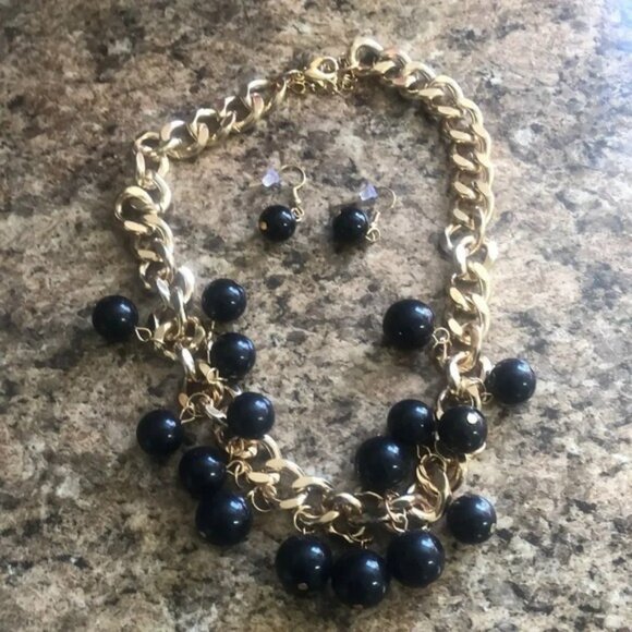 Bunchy Black Bead Bib women Necklace on Gold tone Chain with‎ matching earrings - Picture 1 of 6